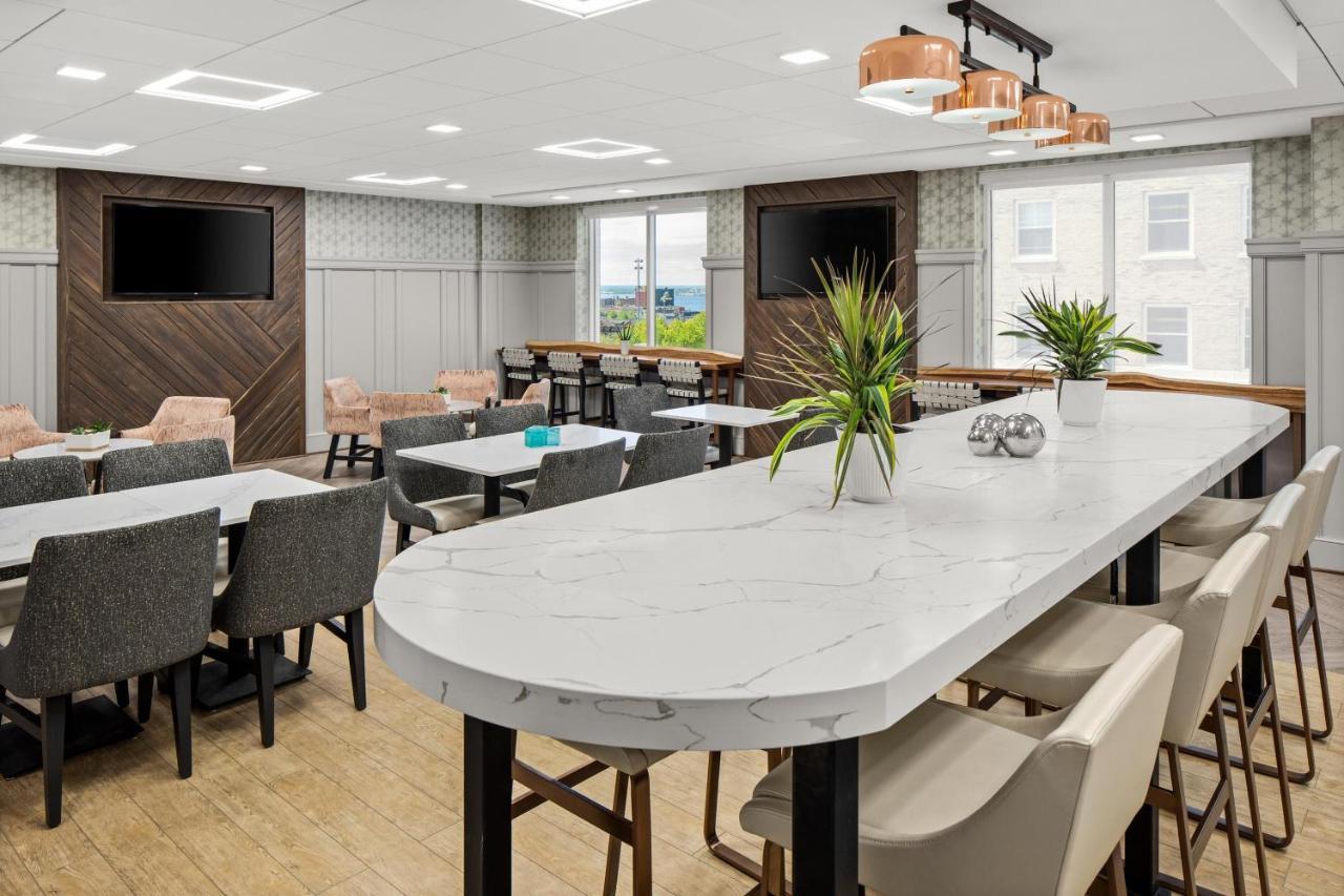 Club level, Suite, 2 Double, Sofa bed, High floor