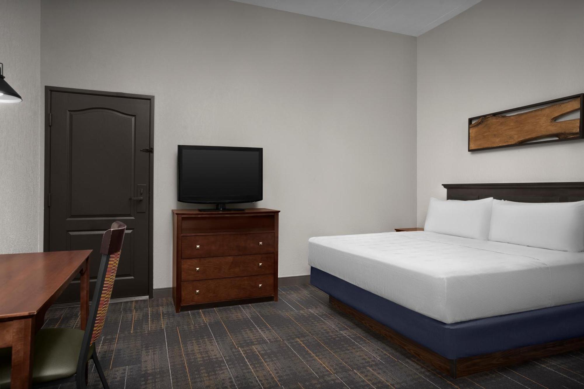 One-Bedroom King Suite,1698087868:JPEG